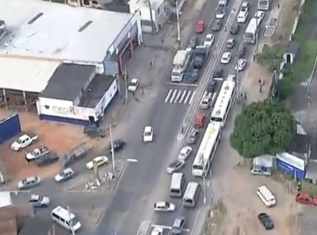 Moradores protestam em Salvador  por melhoria do transporte público
