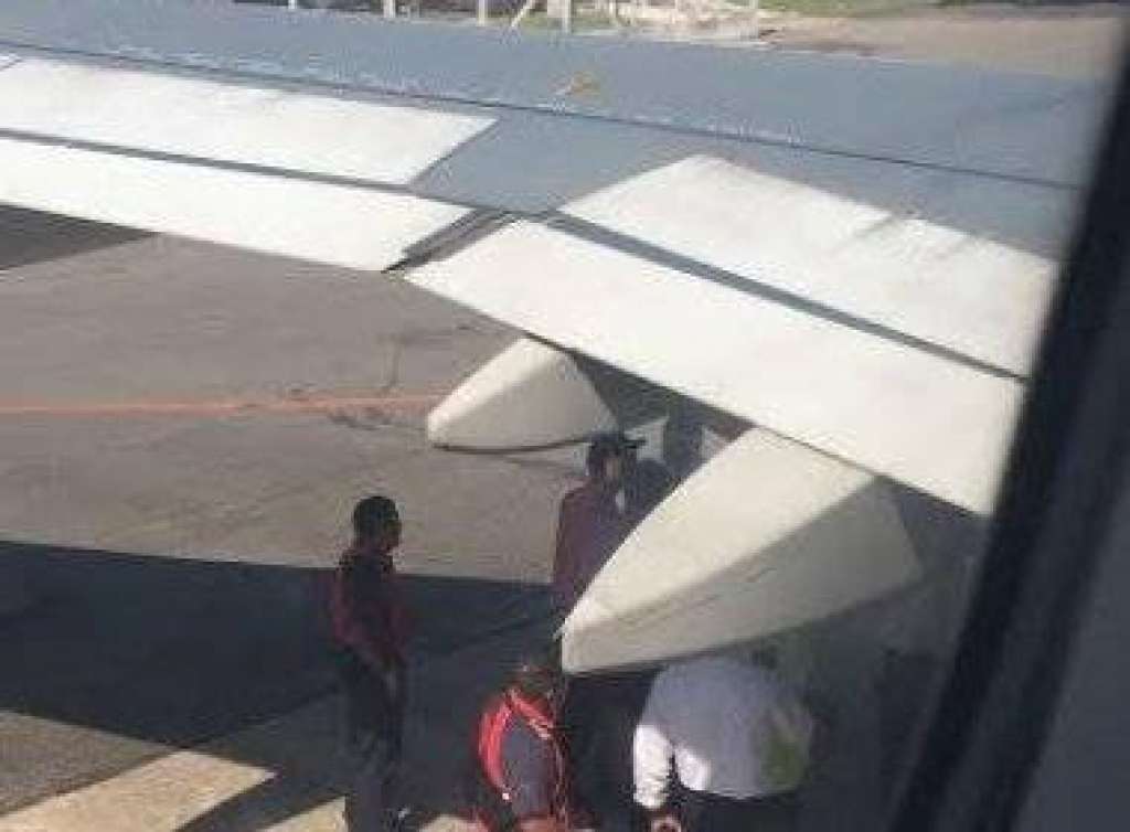 Avião que levava Saulo Fernandes e banda de Ivete Sangalo faz pouso com uma turbina só