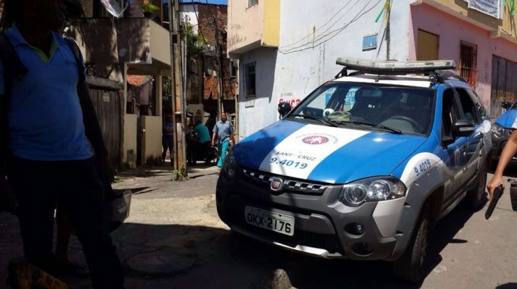 Criminosos atiram contra viaturas da polícia em Salvador