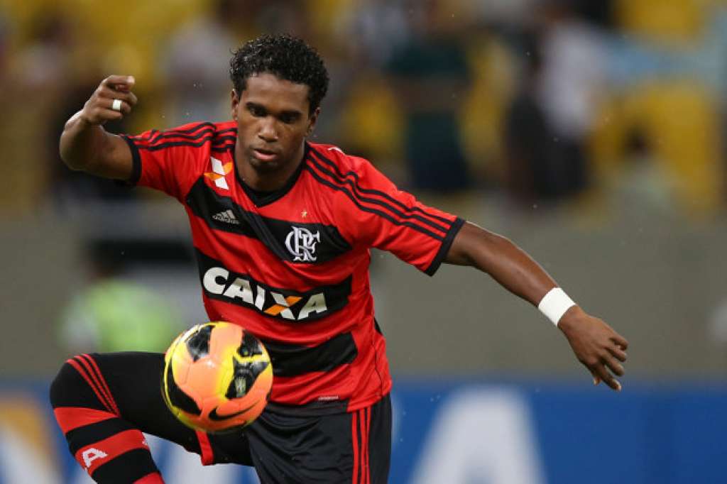 Volante do Flamengo é investigado pela polícia acusado de ligação com milícia