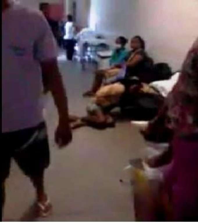 Vídeo exclusivo denuncia situação caótica no Hospital Geral Menandro de Faria. Assista