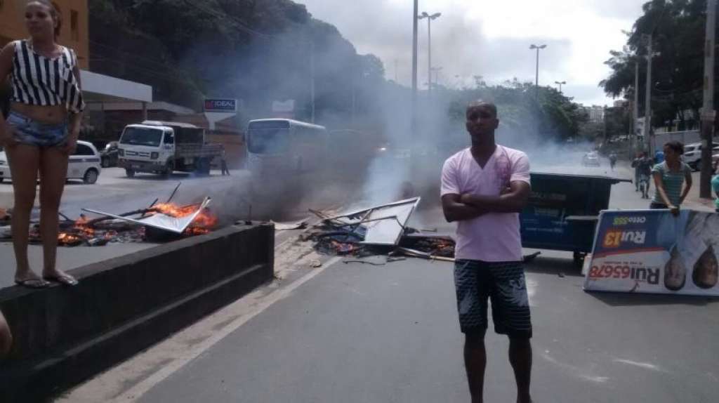 Salvador: moradores fazem protesto contra mortes no Ogunjá