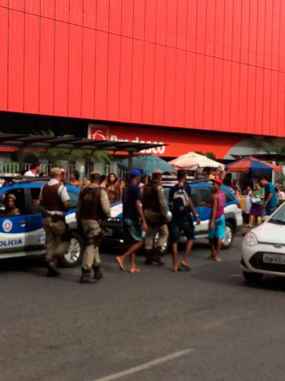 Disparo de arma de fogo causa confusão próximo a shoppings de Salvador
