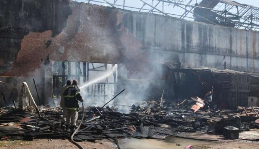 Incêndio destrói barracos em Salvador