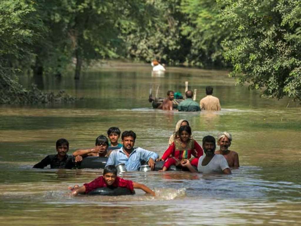 Quatorze crianças morrem em hospital após inundações na Índia