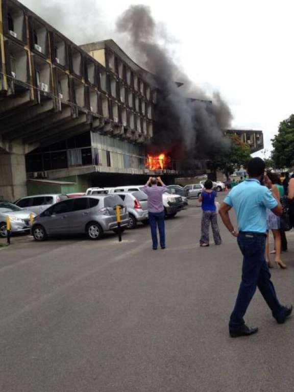 Salvador: incêndio atinge prédio da Secretaria de Justiça