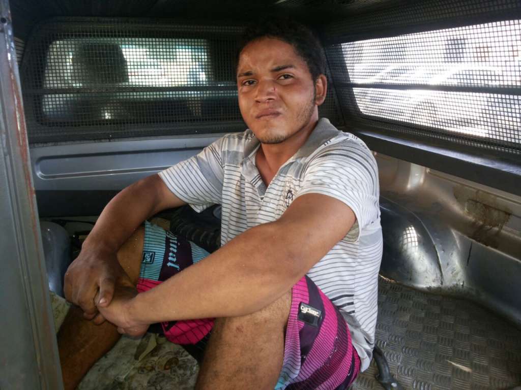 Camaçari: homem é preso após roubar veiculo e levar proprietário como refém