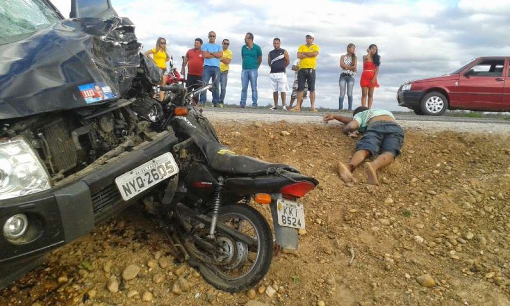 Motociclista morre após colisão com carro de deputado