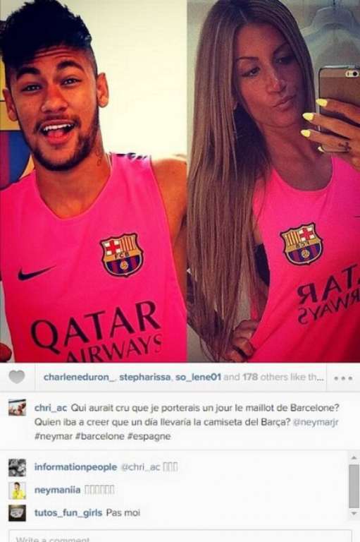 Modelo posa para foto usando camisa de Neymar e chama jogador de “amor” e “bebê”