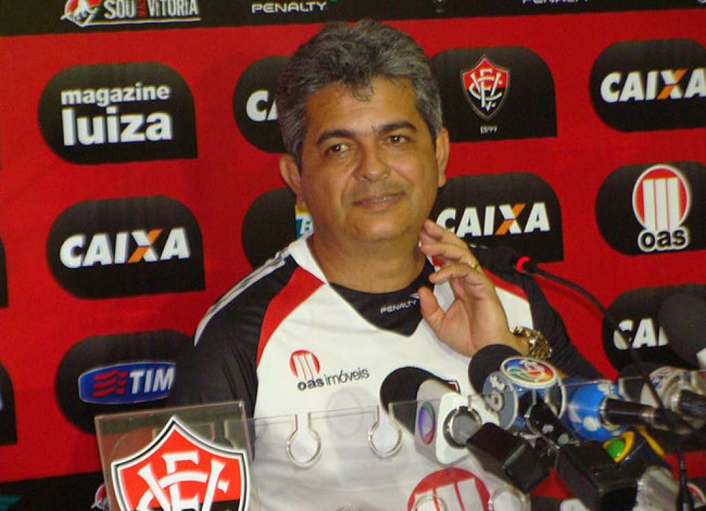 Após empate, treinador do Vitória mira jogos decisivos no Brasileiro