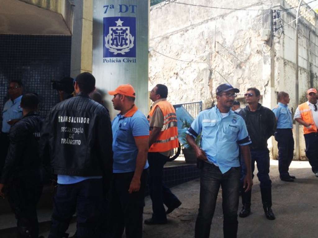 Agentes de trânsito de Salvador acusam taxista de agressão