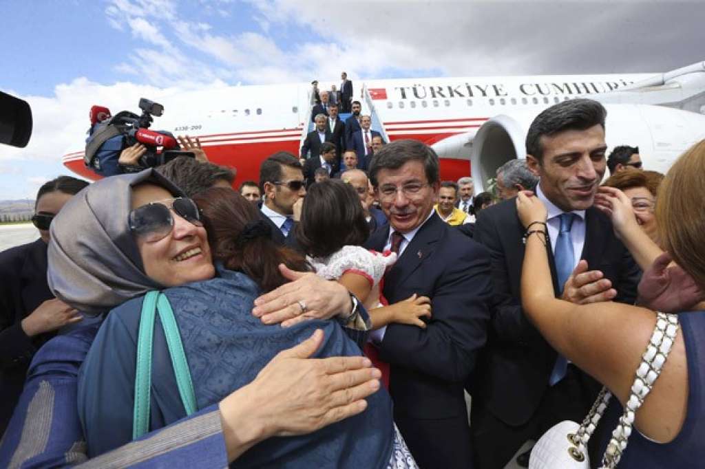 Turcos libertados após sequestro do Estado Islâmico chegam a Ancara