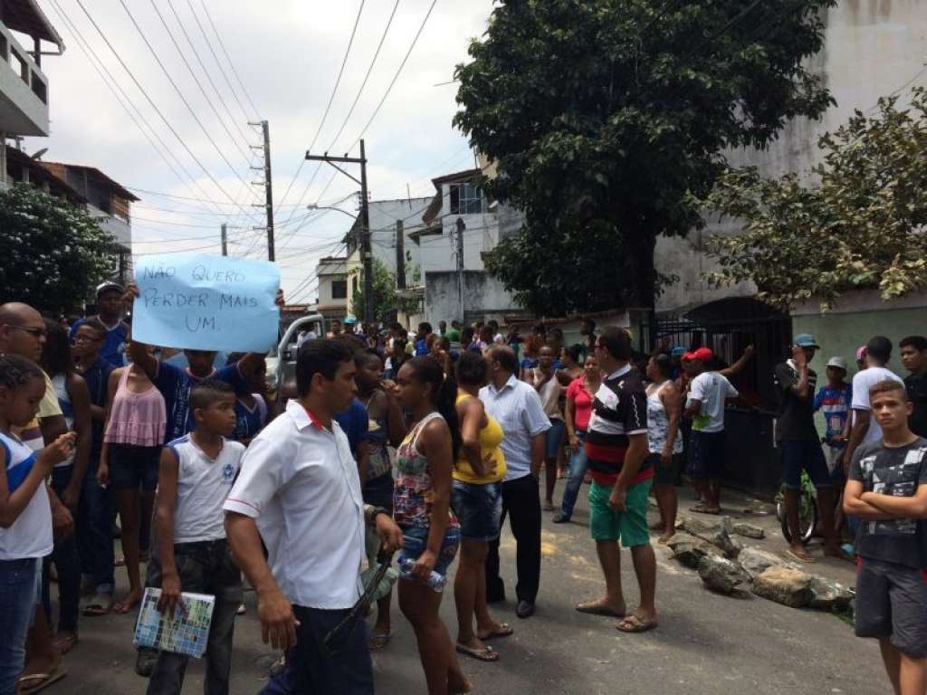 Salvador: moradores protestam contra triplo homicídio na Liberdade
