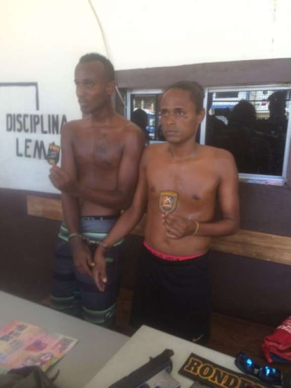 Homens são presos com metralhadora em Salvador