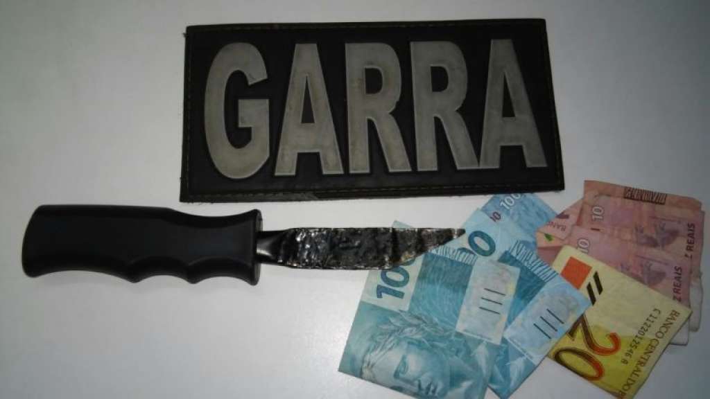 Assaltante é preso com faca em Salvador