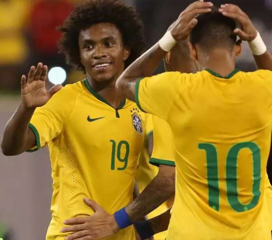 Brasil volta a acertar na bola parada e vence 2ª com Dunga