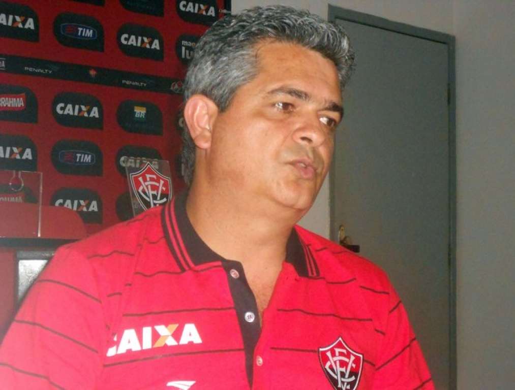 Ney Franco reclama de tratamento recebido pelo Vitória na Arena Pantanal