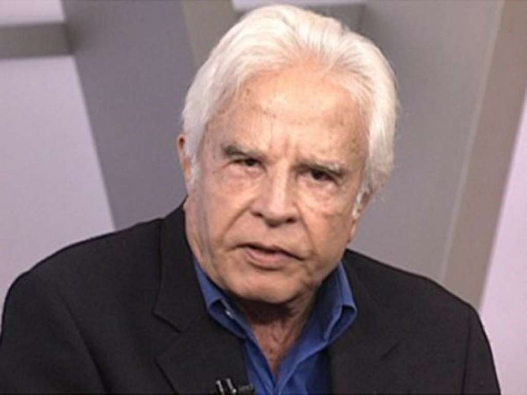 Aos 86 anos, Cid Moreira diz que sente saudade da bancada do “Jornal Nacional”