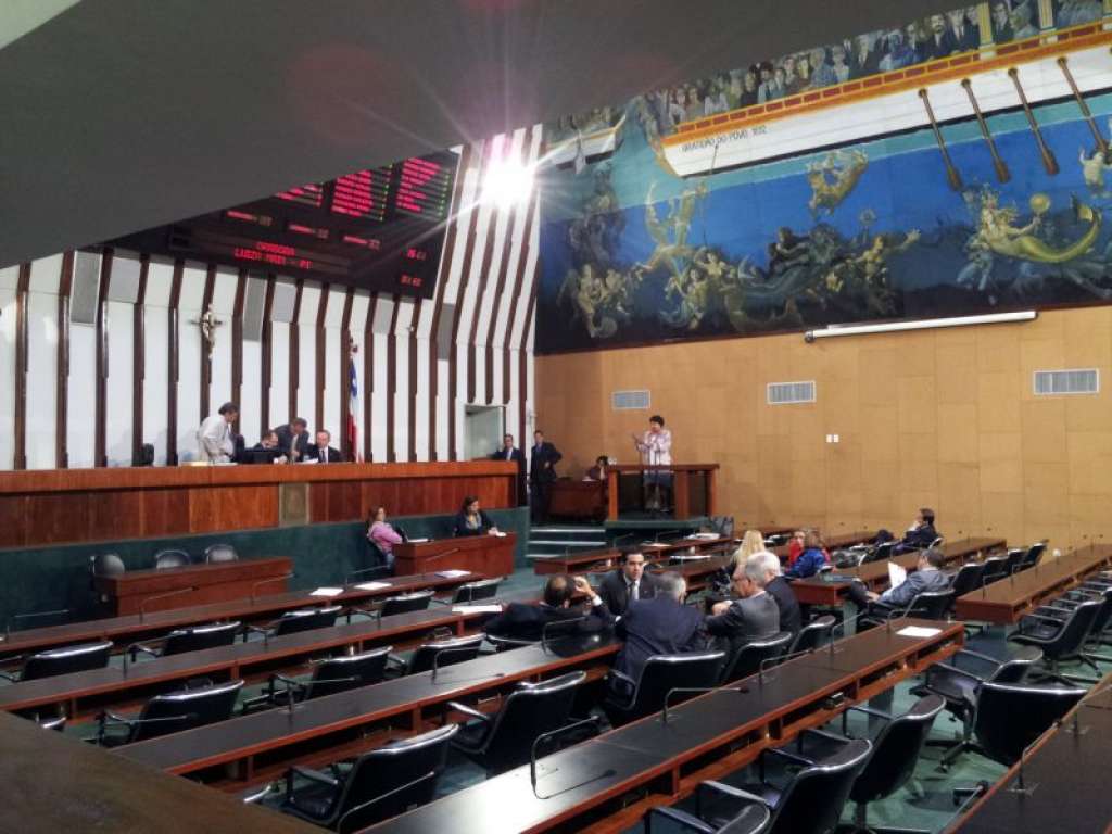 Deputados paralisam sessões na Alba durante período eleitoral