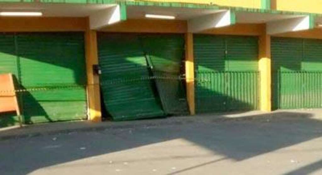 Bandidos explodem caixa eletrônico em supermercado de Dias D’Ávila