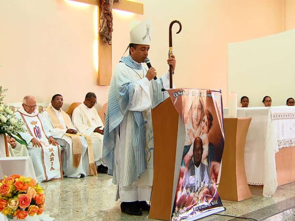 Missa de 7° dia pela morte do padre Francisco lota igreja de amigos e familiares