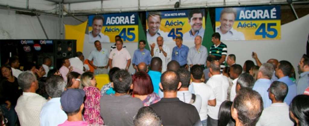 Oposição investe na campanha de Aécio Neves em Simões Filho