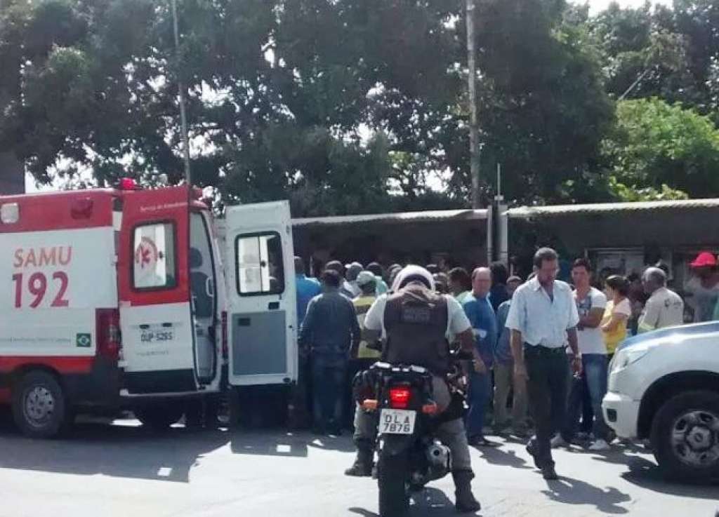 Jovem é morto a tiros em ponto de ônibus de Camaçari
