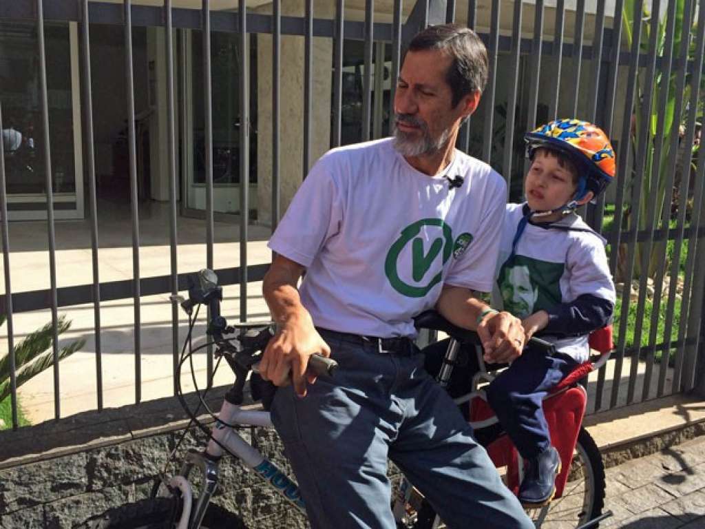 Candidato à presidência, Eduardo Jorge vai votar de bicicleta