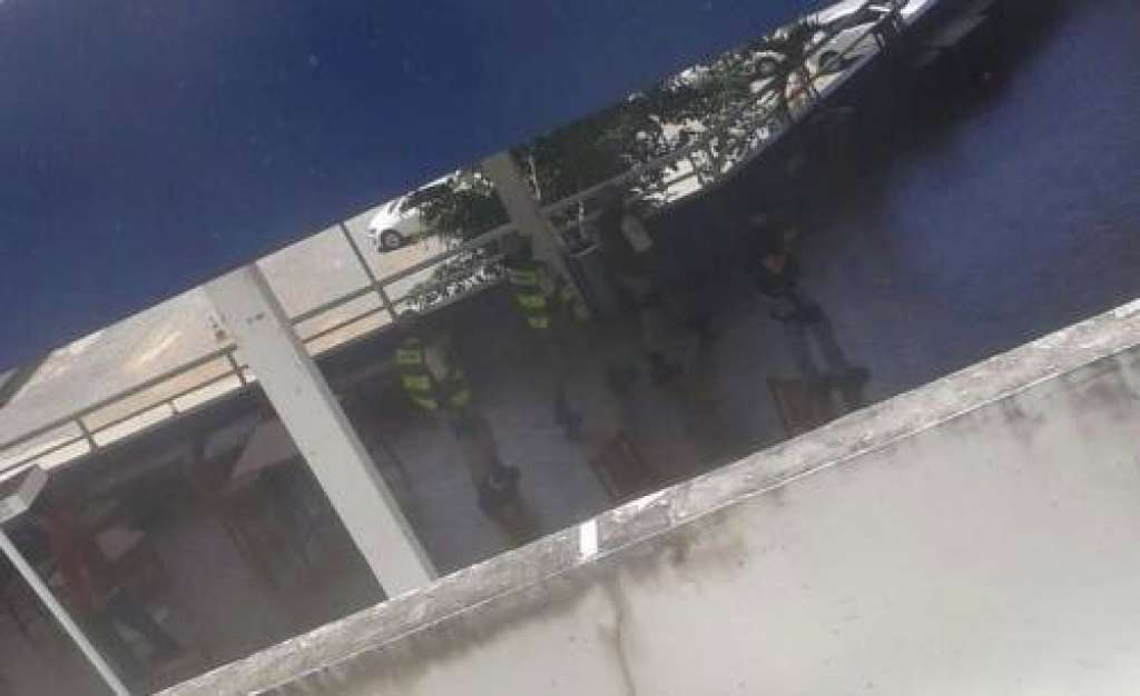 Homem armado causa pânico em faculdade de Salvador: uma pessoa foi baleada