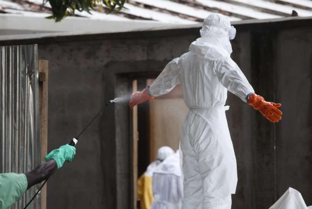 Ministro diz que ebola não terá disseminação maciça no mundo