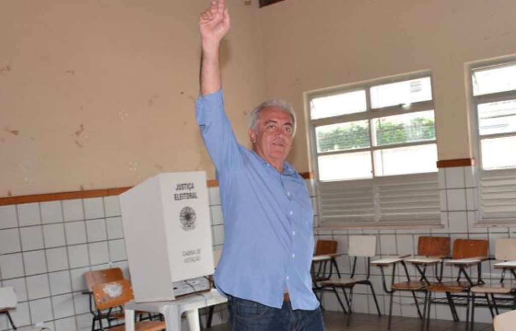 Eleições 2014: Candidato ao Senado Otto Alencar vota na cidade de Ruy Barbosa