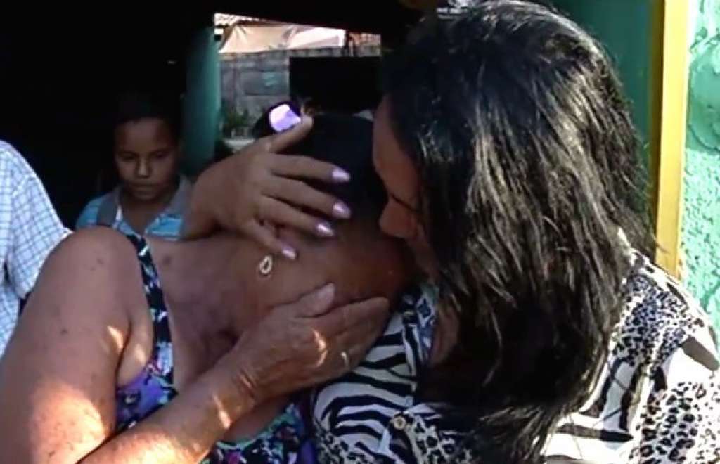 Com a ajuda da internet, mãe reencontra filha após 46 anos de separadas