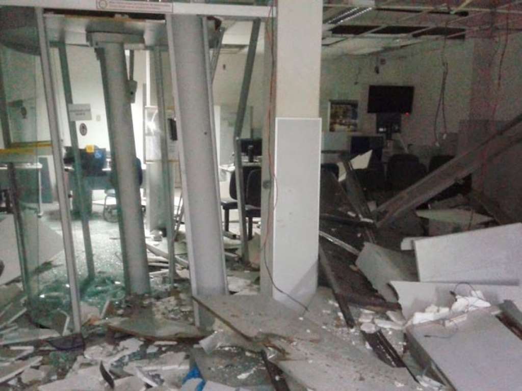 Bandidos explodem banco no interior do estado: agência fica totalmente destruída