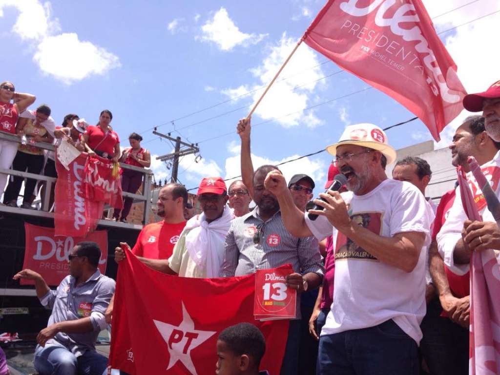 Camaçari: Dilma amplia votação e prefeito comemora
