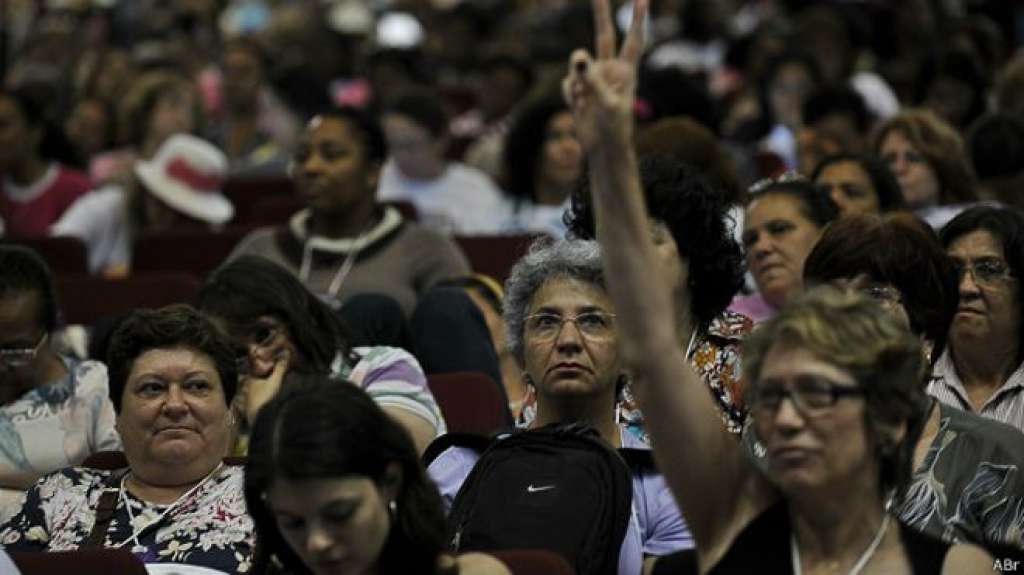 Mulheres são responsáveis por 37,3% dos lares brasileiros