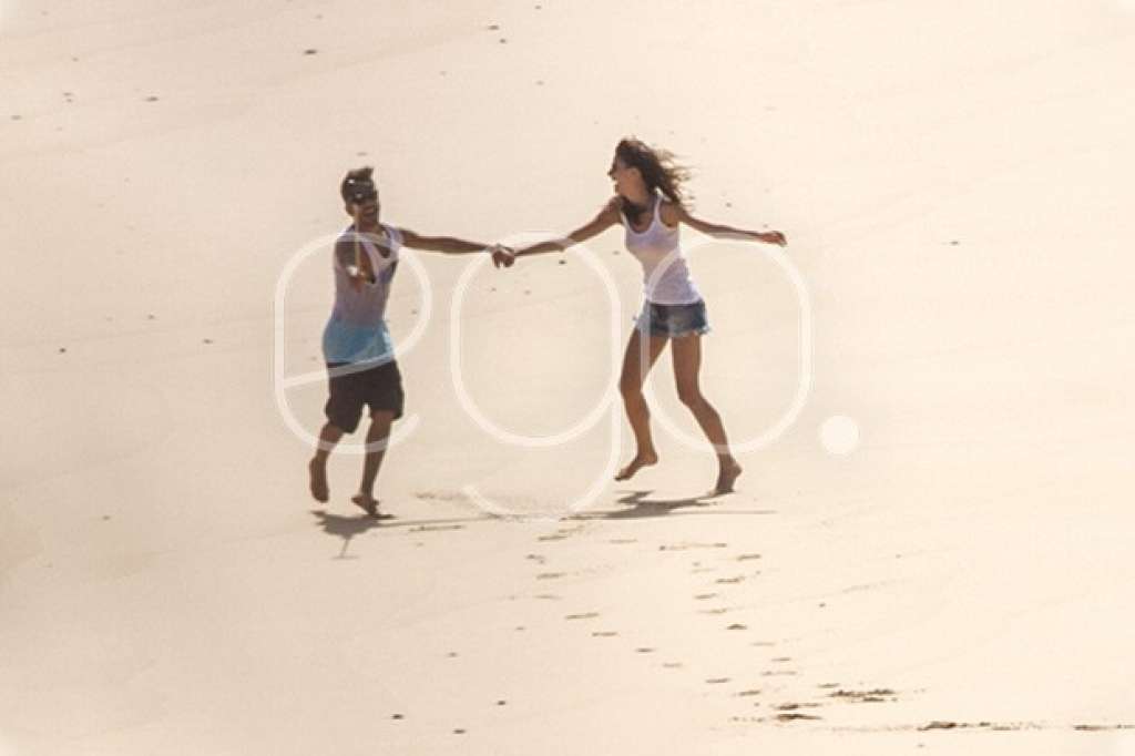 Fotos: Junior Lima e Monica Benini curtem lua de mel à beira-mar