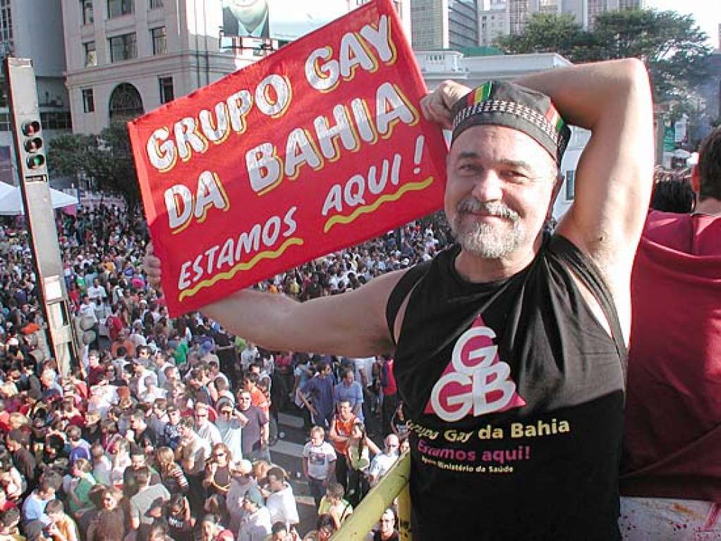 Fundador do Grupo Gay da Bahia declara apoio a Aécio Neves