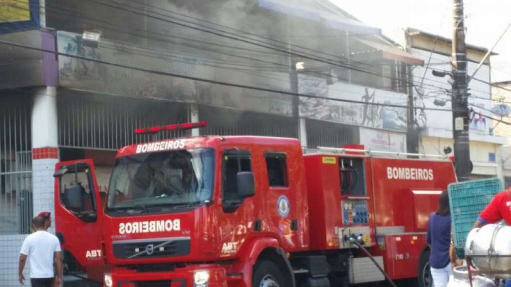 Incêndio atinge academia em Salvador