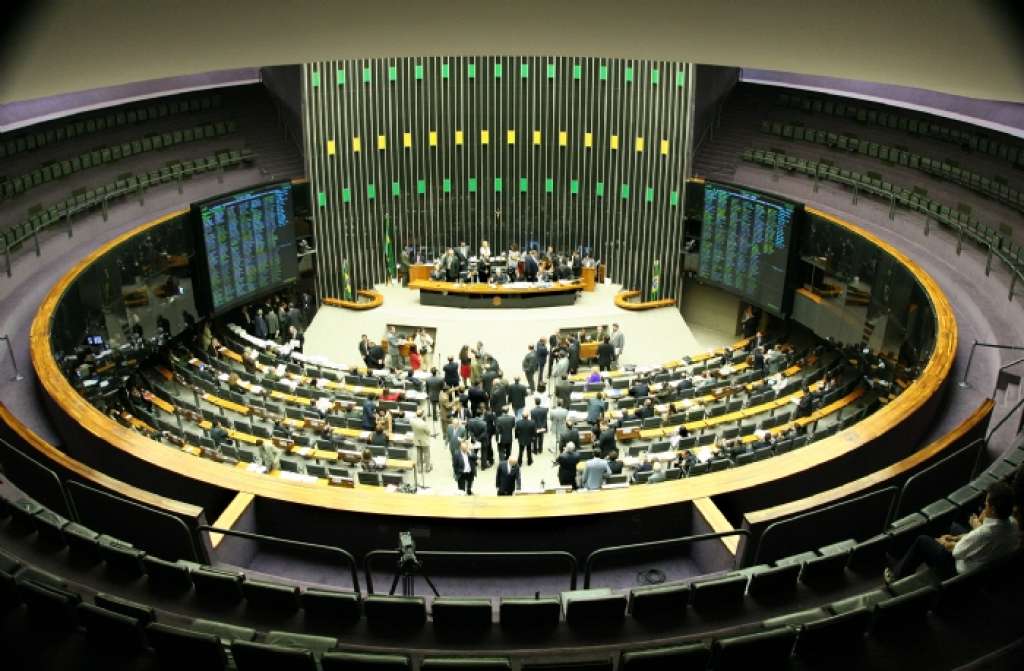 Câmara vota projeto que veta decreto de Dilma sobre política nacional de participação popular