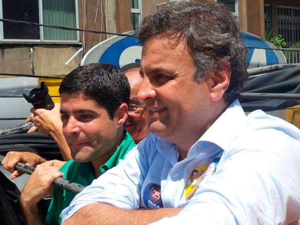 Fusão de partidos é principal assunto de jantar entre ACM Neto e Aécio Neves, diz coluna