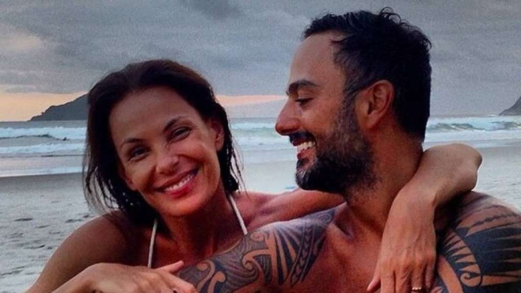 Mãe de Carolina Ferraz diz que a atriz espera uma menina: ‘Nós estamos muito felizes’