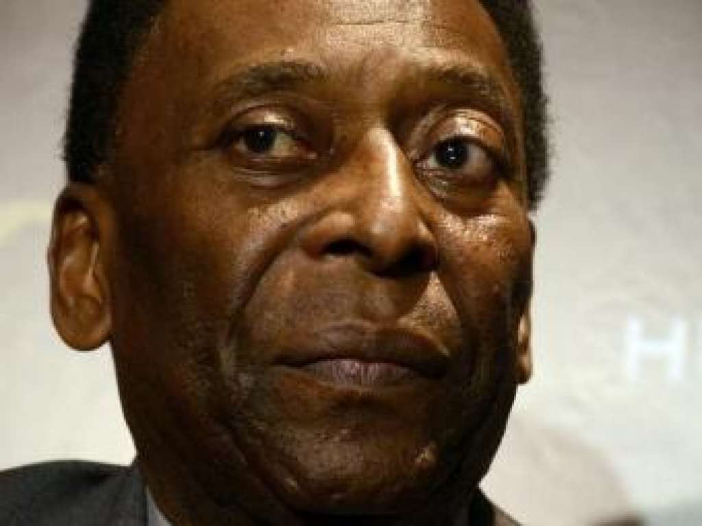 Após 2 semanas internado para tratar infecção, Pelé tem alta médica