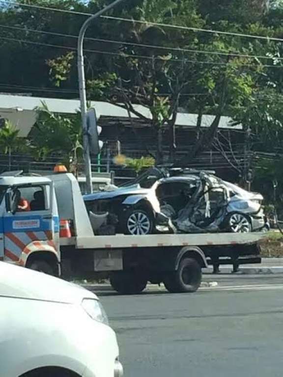Colisão entre dois carros deixa uma pessoa morta em Salvador