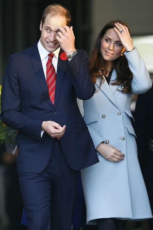 Grávida, Kate Middleton desfila barriguinha discreta