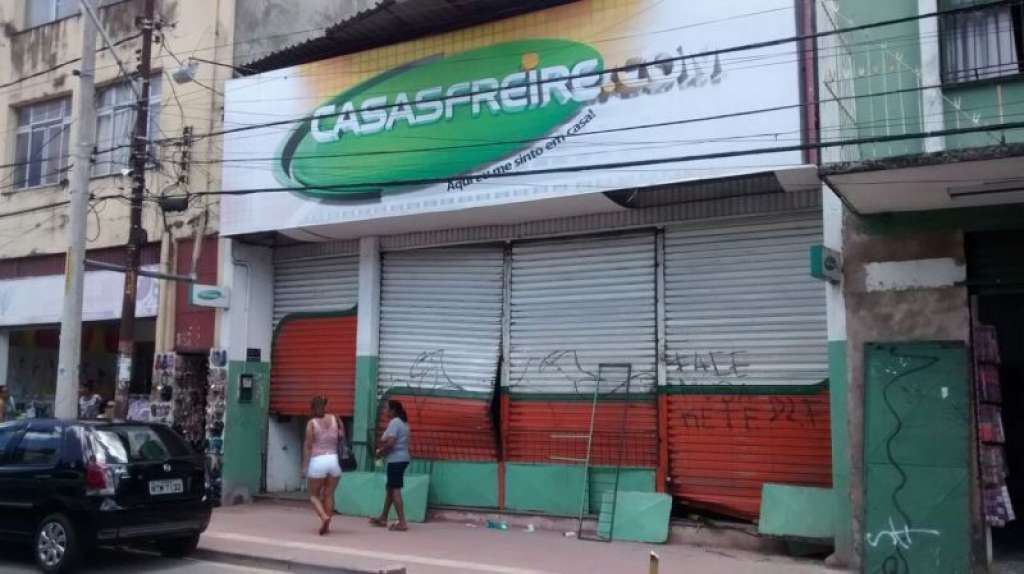 PM prende três acusados de arrombar loja em Salvador