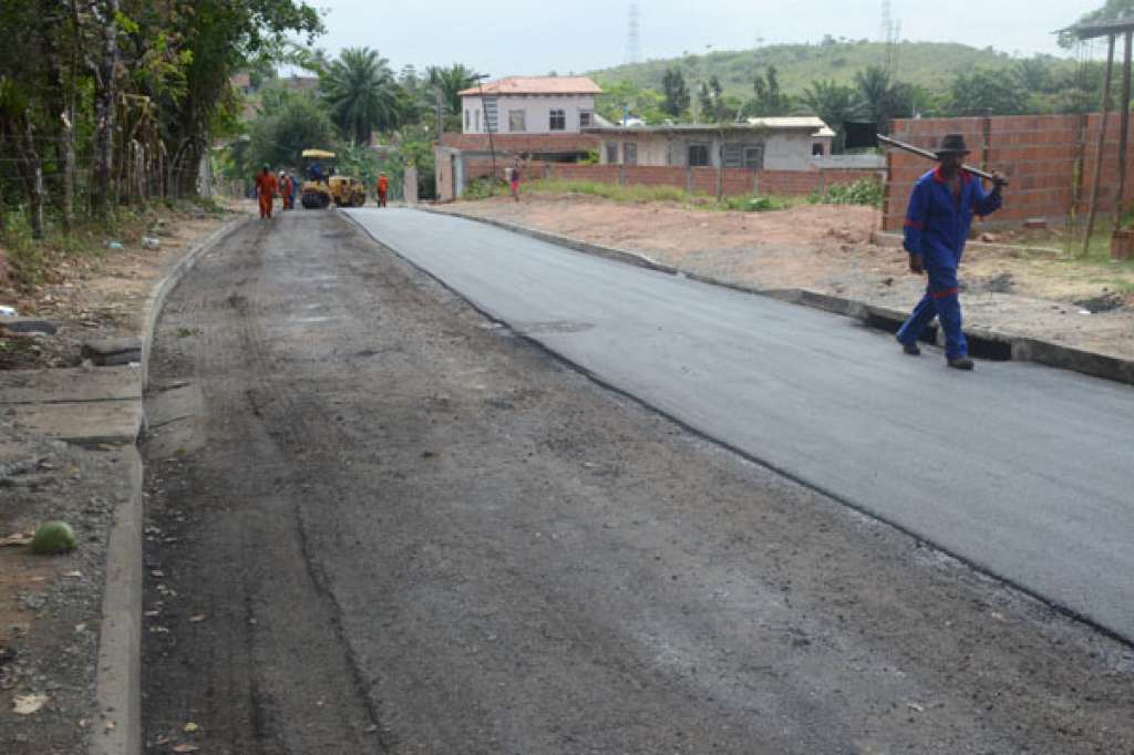 Camaçari: município tem mais de 10 km de obra de pavimentação em andamento