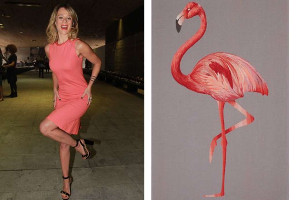 Com a elegância de um flamingo, Mariana Ximenes posa na SPFW
