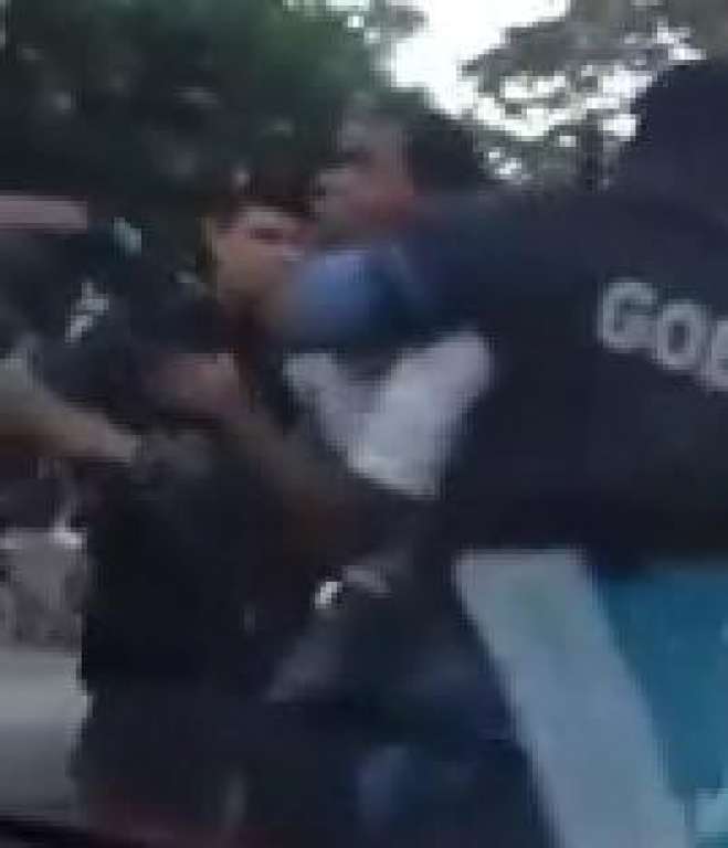 Veja Vídeo: agentes da Guarda Municipal de Lauro de Freitas são flagrados agredindo homem