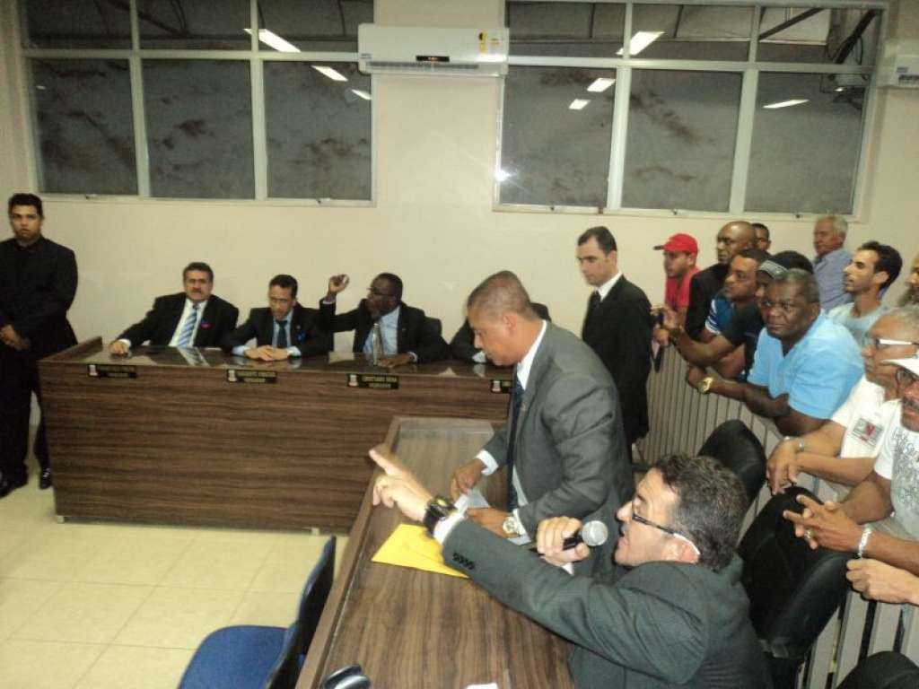 ‘Virada de mesa’ de vereador adia votação para administração da Câmara de Santo Antônio de Jesus