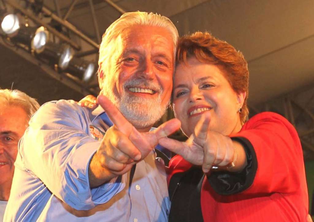 Após passarem carnaval em Salvador, Dilma e Wagner retornam a Brasília para reunião do Conselho Político